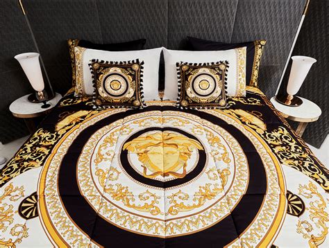 versace arredamento casa specchi misure|Versace Home Collection: 5 accessori per arredare la casa con .